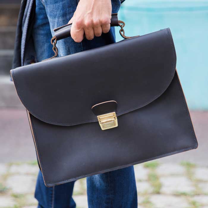 Utilisation du cartable en cuir