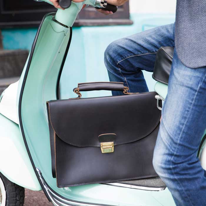 Mise en situation du cartable en cuir