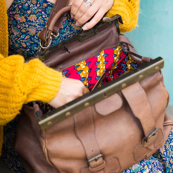 Vue intérieur du sac en cuir