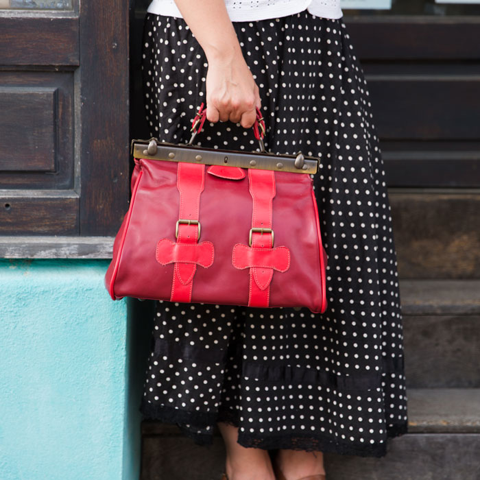 Mise en situation du sac Mary Poppins rouge